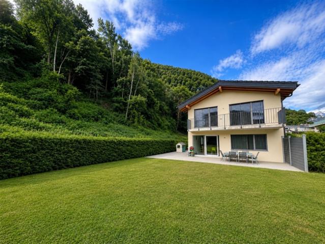 Wunderschöne, moderne Villa mit grosszügigem Garten in Aproz