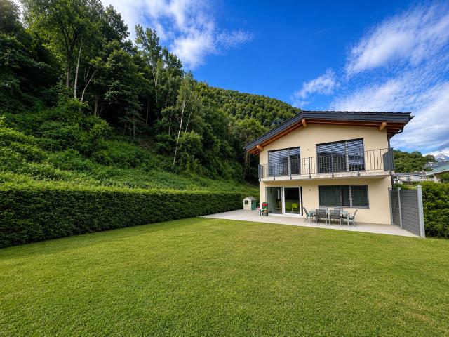 Wunderschöne, moderne Villa mit grosszügigem Garten in Aproz