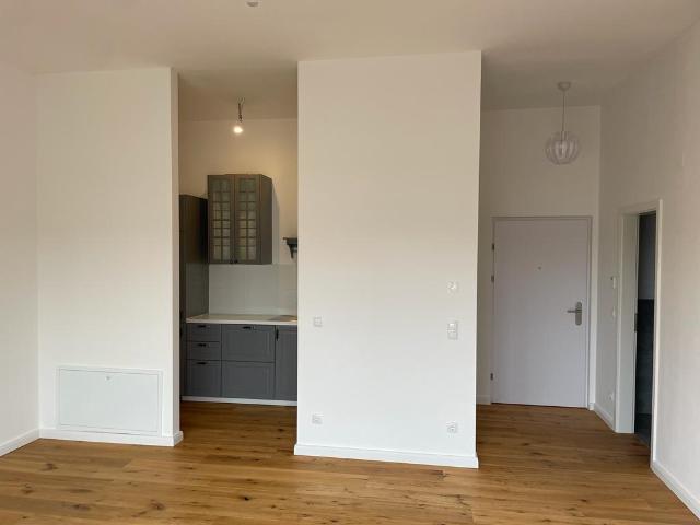 Wunderschöne Neubauwohnung mit großem Balkon, KFZ Stellplatz, Kellerabteil und Lift