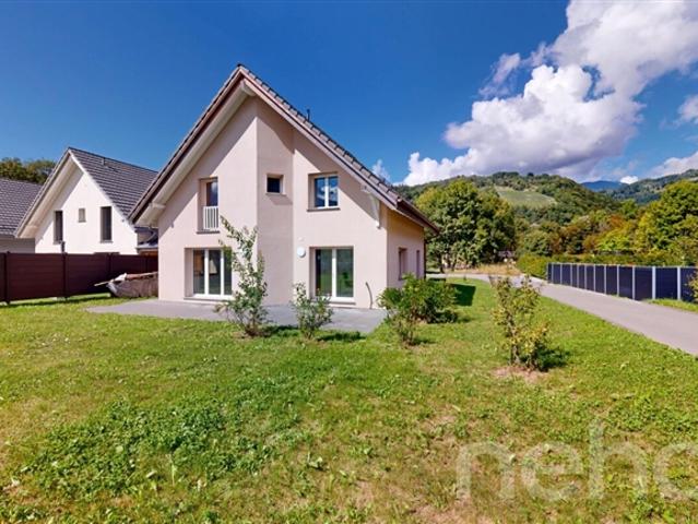 Wunderschöne neue Villa mit 4 Schlafzimmern, Dachboden und großem Keller