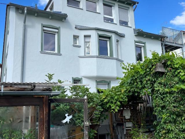 Wunderschöne, stilvolle 3 Zimmer Wohnung mit Gartennutzung in einem sanierten 3 Fhs.in ruhiger Lage von Kirchheim Ötlingen
