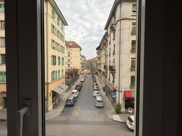 Wunderschöne renovierte 2 Zimmer Wohnung in Les Pâquis