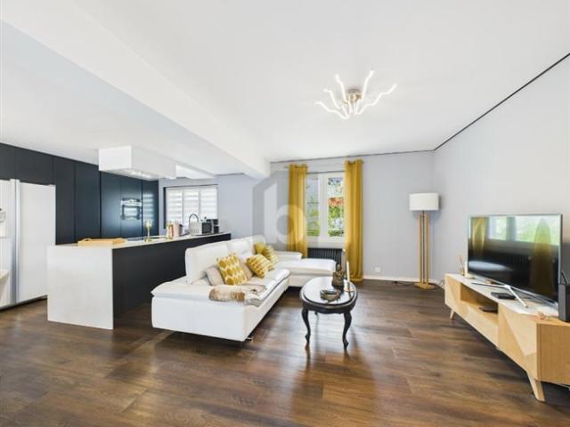 WUNDERSCHÖNE RENOVIERTE VILLA MIT 3 WOHNUNGEN UND GARTEN
