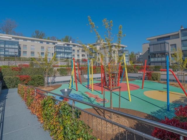 Wunderschöne Wohnung mit 6,5 Zimmern und Balkon und Wintergarten in einer sicheren Wohnung