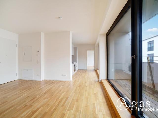 Wunderschöne und ruhige 3 Zimmer Wohnung mit ca. 82m², EBK und Balkon im Herzen von Mitte!