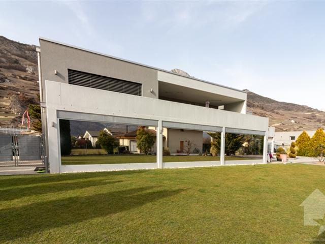 Wunderschöne Villa in EWG mit grossem Garten und Unterges