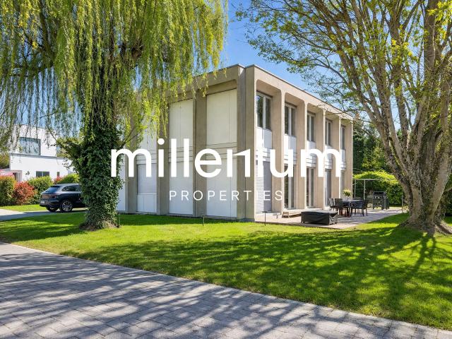 Wunderschöne Villa von einem Architekten in einer grünen Umgebung