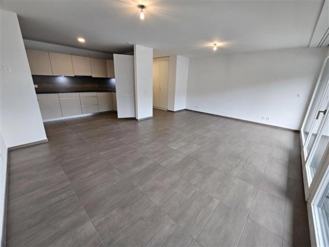 Wunderschöne, zeitgenössische 3,5 Zimmer Wohnung mit Balkon