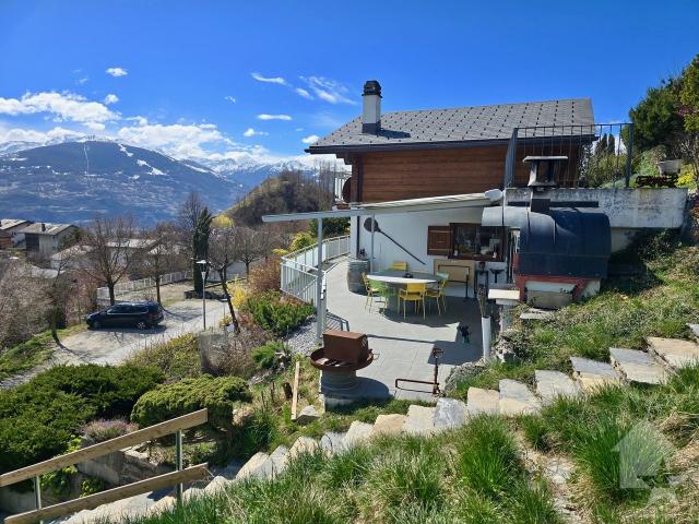 Wunderschönes Chalet in einer Wohngegend von Blignou gelegen