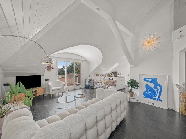 Wunderschönes Duplex mit Komfort, Seeblick und erstklassiger Lage