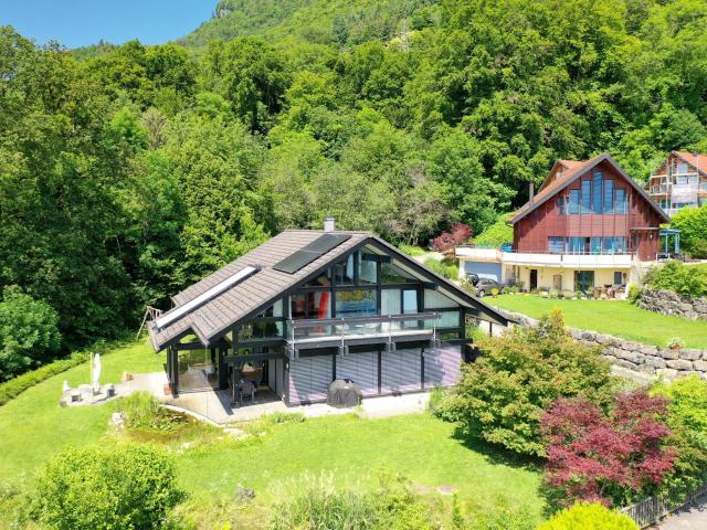 Wunderschönes Huf Haus Haus mit schönem Blick auf den See und die Berge