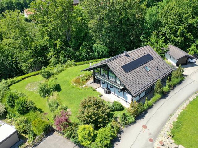 Wunderschönes Huf Haus Haus mit schönem Blick auf den See und die Berge