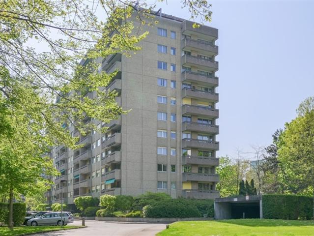 Wunderschönes Penthouse mit einer Terrasse mit 6,5 Zimmern, etwa 115 m²
