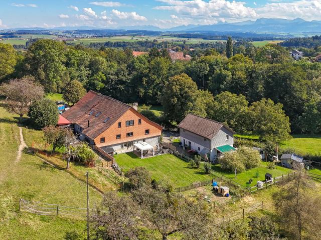 Wunderschöne renovierte Farm mit 3 Wohnungen und einer Scheune