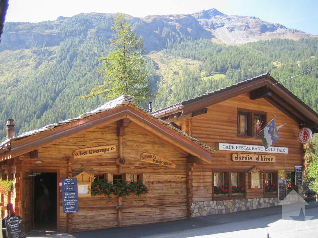 Wunderschönes Restaurant im Zentrum von Evolène mit separatem Apartment