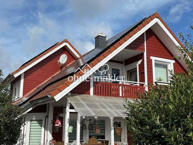 Wunderschönes schwedenrotes Holzhaus am Feldrand | von Privat