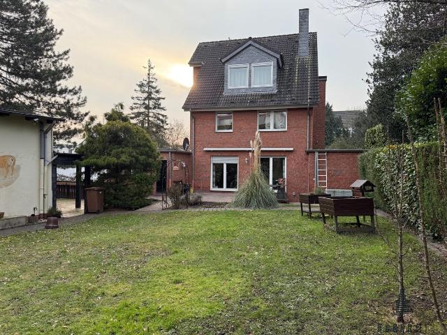 Wunderschönes und gepflegtes Zweifamilienhaus mit durchdachter Aufteilung in ruhiger Lage von Essen