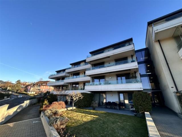 Wunderschönes Volumen für diese 3,5 Zimmer Wohnung mit Blick auf den See und die Berge!