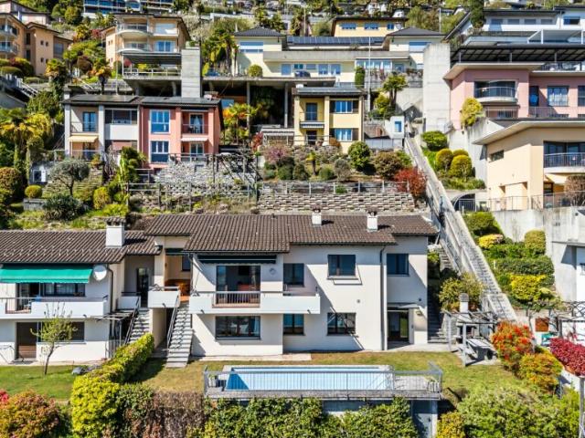 Wunderschönes 8,5 Zimmer Doppelhaus mit Schwimmbad und atemberaubender Aussicht