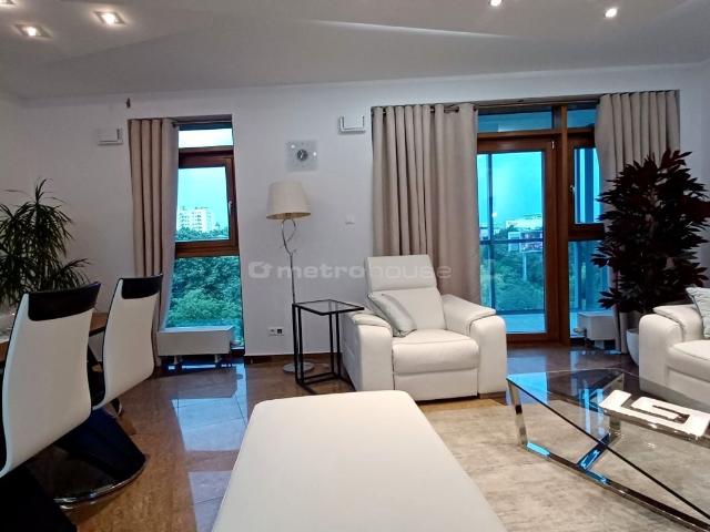 Wynajmę mieszkanie w apartamentowcu m2 z oddzielną kuchnią 63,63 m² Warszawa, Śródmieście