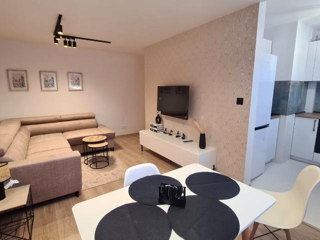 Wynajmę mieszkanie w bloku mieszkalnym m2 z kuchnią w zabudowie 34 m² Bielsko Biała, Złote Łany