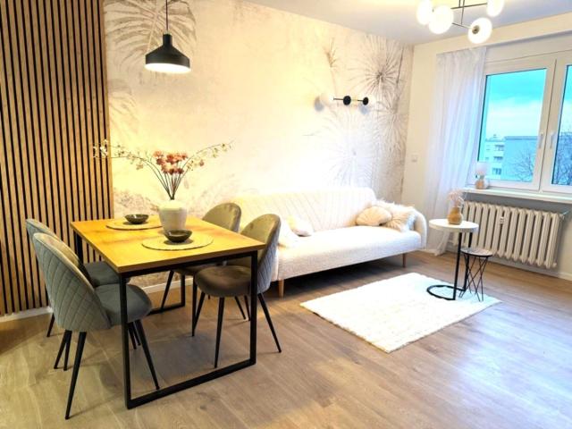 Wynajmę mieszkanie w bloku mieszkalnym m2 z kuchnią w zabudowie 36 m² Opole, Malinka