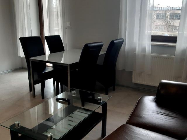 Wynajmę mieszkanie w bloku mieszkalnym m2 z kuchnią z oknem 56 m² Legnica, Piekary