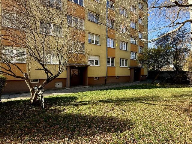 Wynajmę mieszkanie w bloku mieszkalnym m2 z oddzielną kuchnią 40 m² Wrocław, Psie Pole