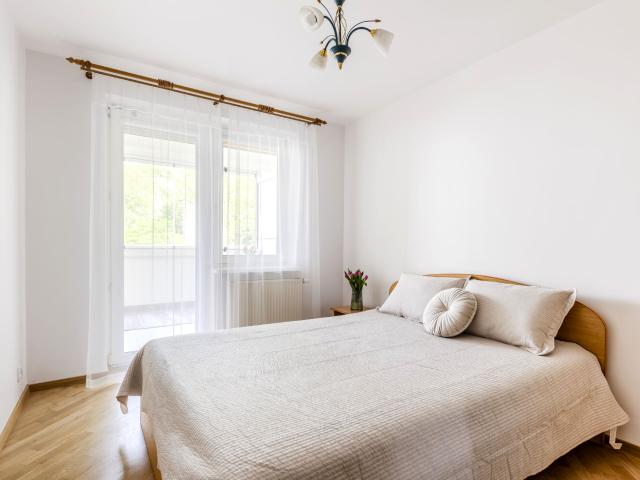 Wynajmę mieszkanie w bloku mieszkalnym m2 z oddzielną kuchnią 55 m² Warszawa, Targówek
