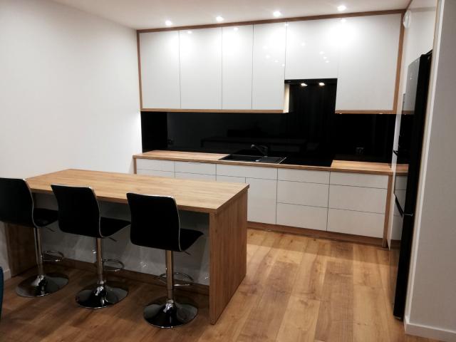 Wynajmę mieszkanie w bloku mieszkalnym m3 z kuchnią w zabudowie 54,29 m² Rzeszów, Baranówka