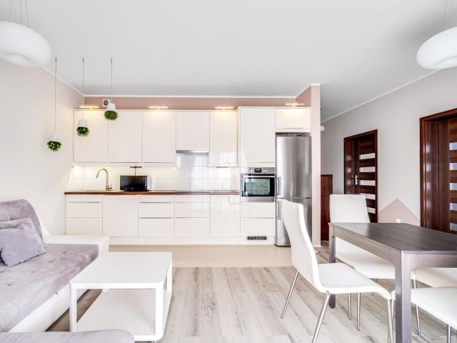 Wynajmę mieszkanie w bloku mieszkalnym m3 z kuchnią w zabudowie 60 m² ul. Iwaszkiewicza, Wrocław
