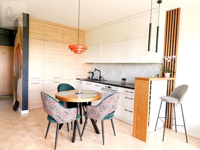Wynajmę mieszkanie w bloku mieszkalnym m3 z kuchnią z oknem 72 m² Wrocław, Śródmieście