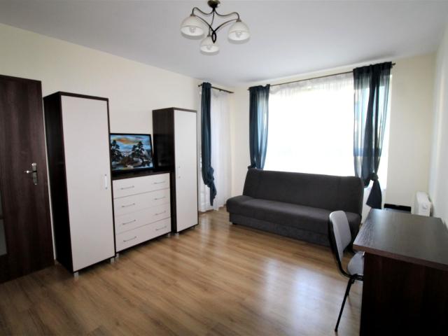 Wynajmę mieszkanie w bloku mieszkalnym kawalerka z oddzielną kuchnią 40 m² Wrocław, Krzyki
