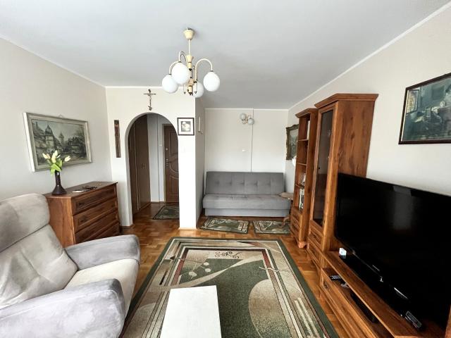 Wynajmę mieszkanie w bloku mieszkalnym kawalerka z oddzielną kuchnią 28 m² Oleśnica
