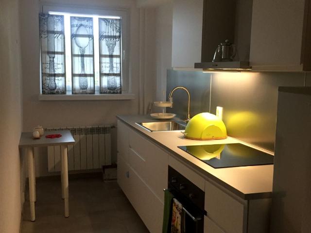Wynajmę mieszkanie w bloku mieszkalnym kawalerka z oddzielną kuchnią 29 m² Kraków, Prądnik Biały