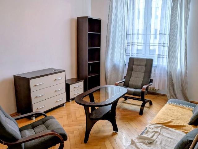 Wynajmę mieszkanie w bloku mieszkalnym kawalerka z oddzielną kuchnią 37 m² Wrocław