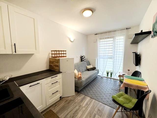 Wynajmę mikrokawalerkę w apartamentowcu kawalerka z aneksem kuchennym 18 m² Wrocław, Psie Pole