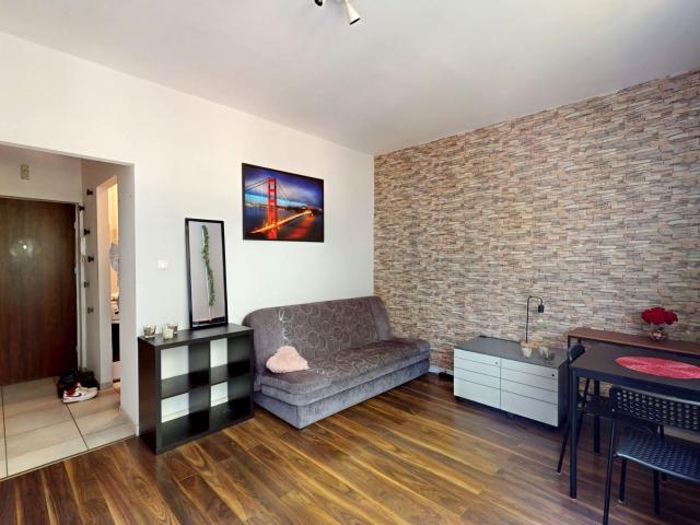 Wynajmę mikrokawalerkę w bloku mieszkalnym kawalerka z oddzielną kuchnią 24 m² Wrocław, Gajowice