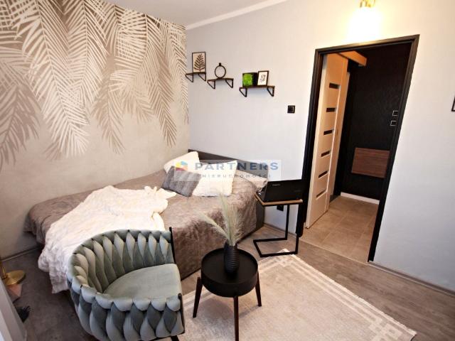 Wynajmę mikrokawalerkę w bloku mieszkalnym kawalerka z kuchnią w zabudowie 19 m² Wałbrzych, Piaskowa Góra