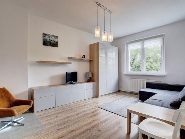 Wynajmę przestronną kawalerkę 37 m² w spokojnych Krzykach