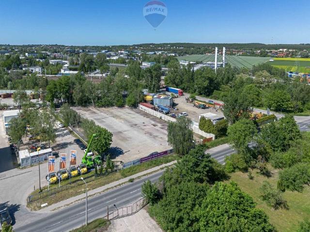 Wynajem działki przemysłowej 3003 m² z biurem i pełnym uzbrojeniem