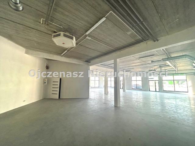Wynajem 320 m2 lokalu na Bartodziejach z parkingiem