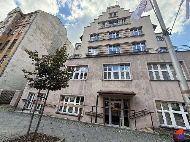 Wynajem lokalu 98 m² w centrum Katowic z dużymi witrynami