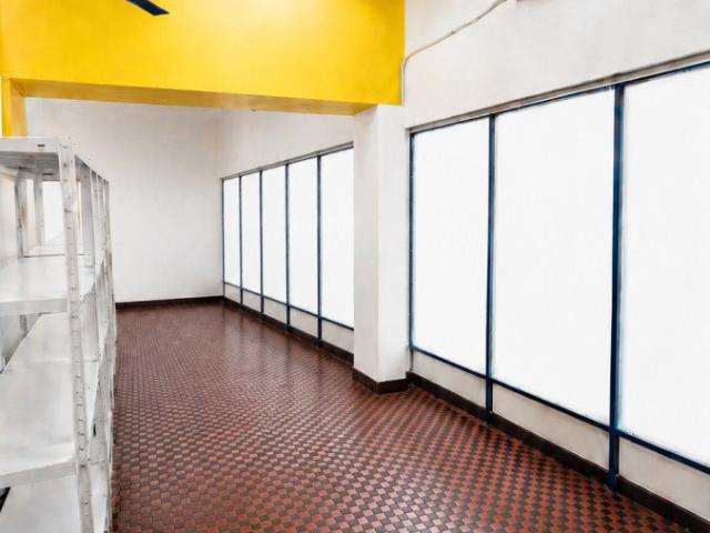 Wynajem 130 m² na Mokotowie z witrynami i klimatyzacją