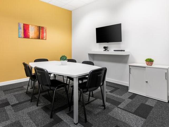 Wybierając przystosowaną do zespołów w Regus Zana