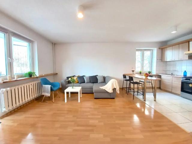 Wygodne 2 pokoje z balkonem na Bielanach
