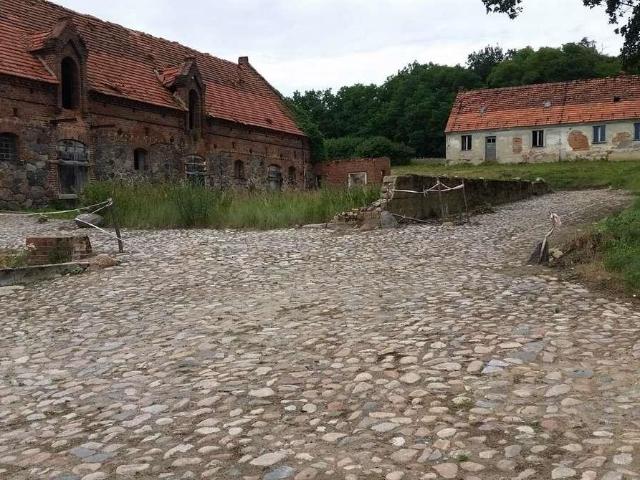 Na sprzedaż unikalna działka z zabytkowym dworem i folwarkiem 47 ha