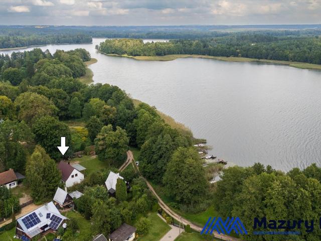 Wyjątkowa nieruchomość nad jeziorem Sasek Wielki – 2 domy, 9 pokoi