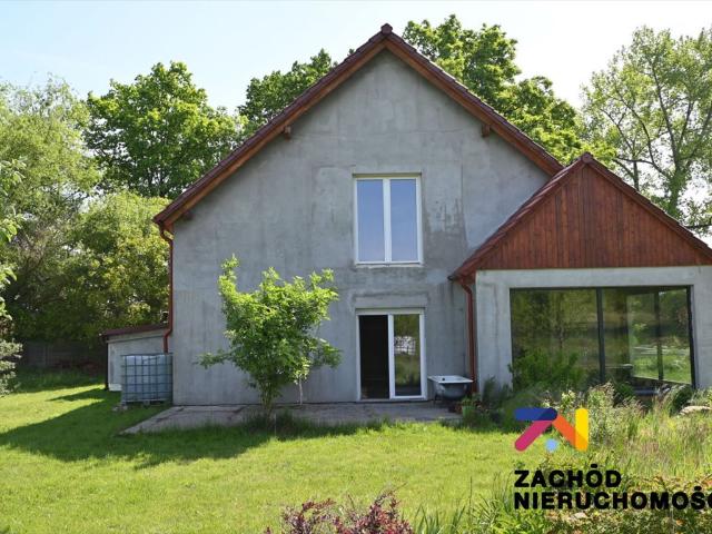Na sprzedaż wyjątkowa posiadłość z domami i 0,7 ha ziemi rolnej