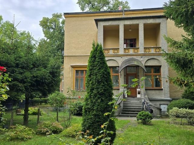 Wyjątkowe 166 m2 w willi z XIX w. – potencjał na kancelarię lub podział